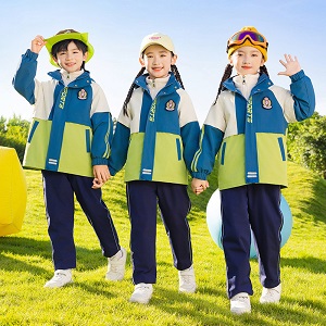 為什么學校會選擇沖鋒衣作為校服？